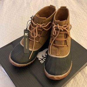 Sorel Out N About Boots - Women’s size 8, New in box